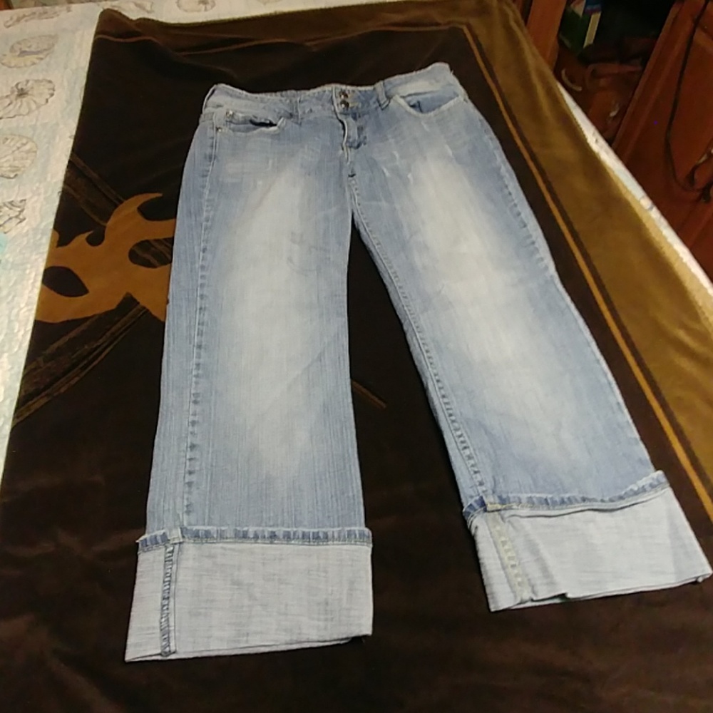 Big leggedcuff capris